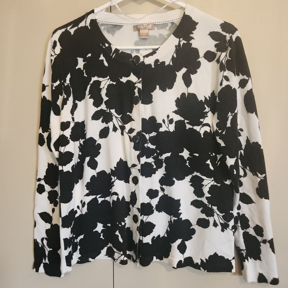 C23 White Stag sweater white w/black floral button up long sleeve mid length